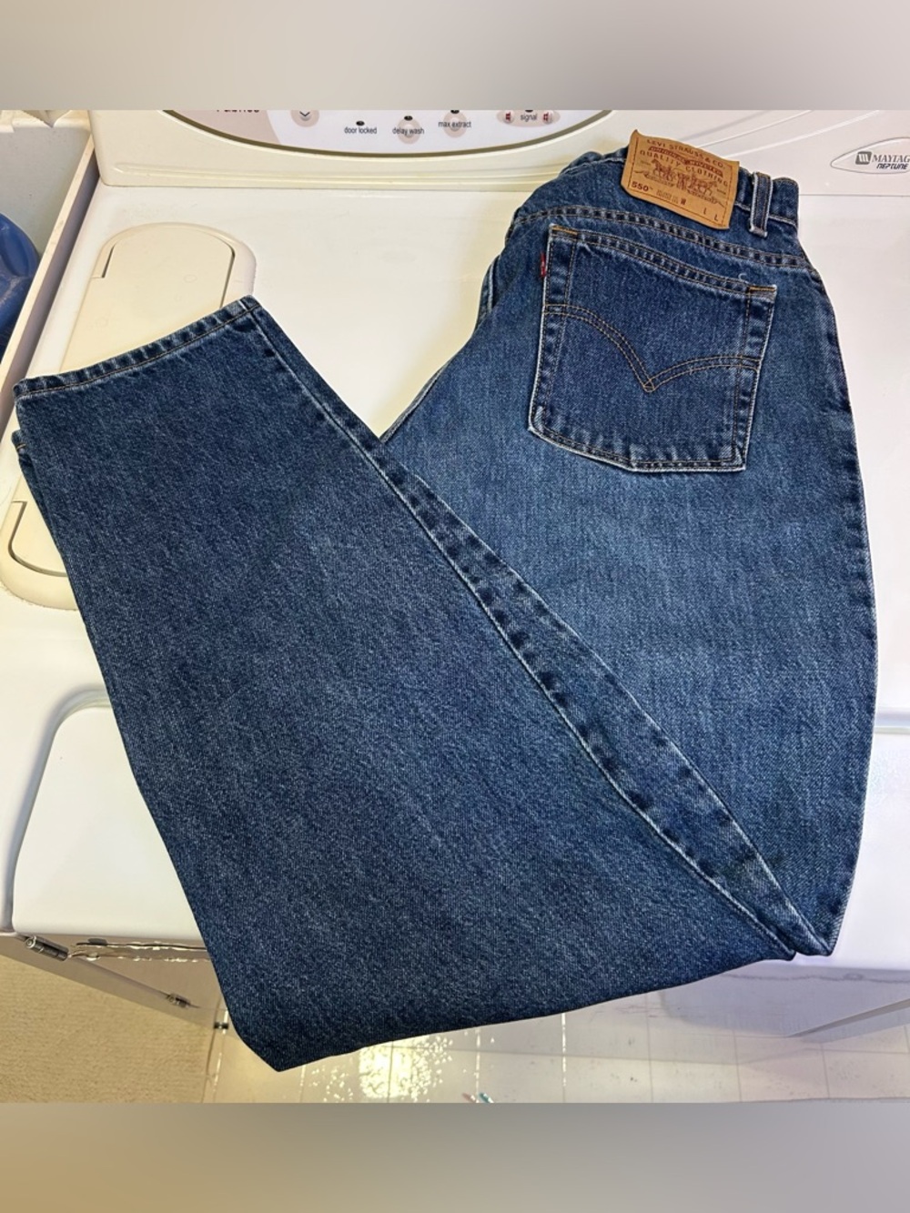 Levi's vintage Levi's 550 Relaxed Fit Tapered Leg jeans.   Women's 14 long.